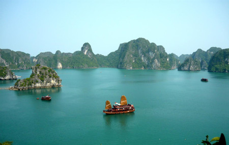 Ha Long Bay photo 2